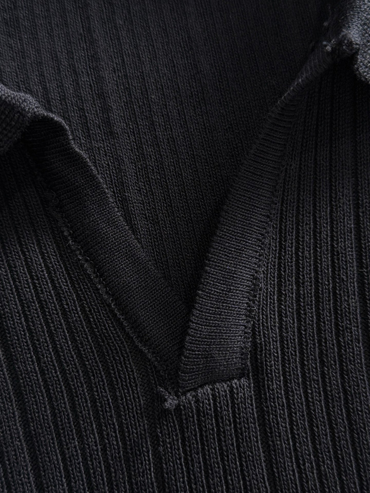 Men's Vertical Ribbed Knit Short‑Sleeve Polo Shirt Open V‑Collar Chest Embroidery Top