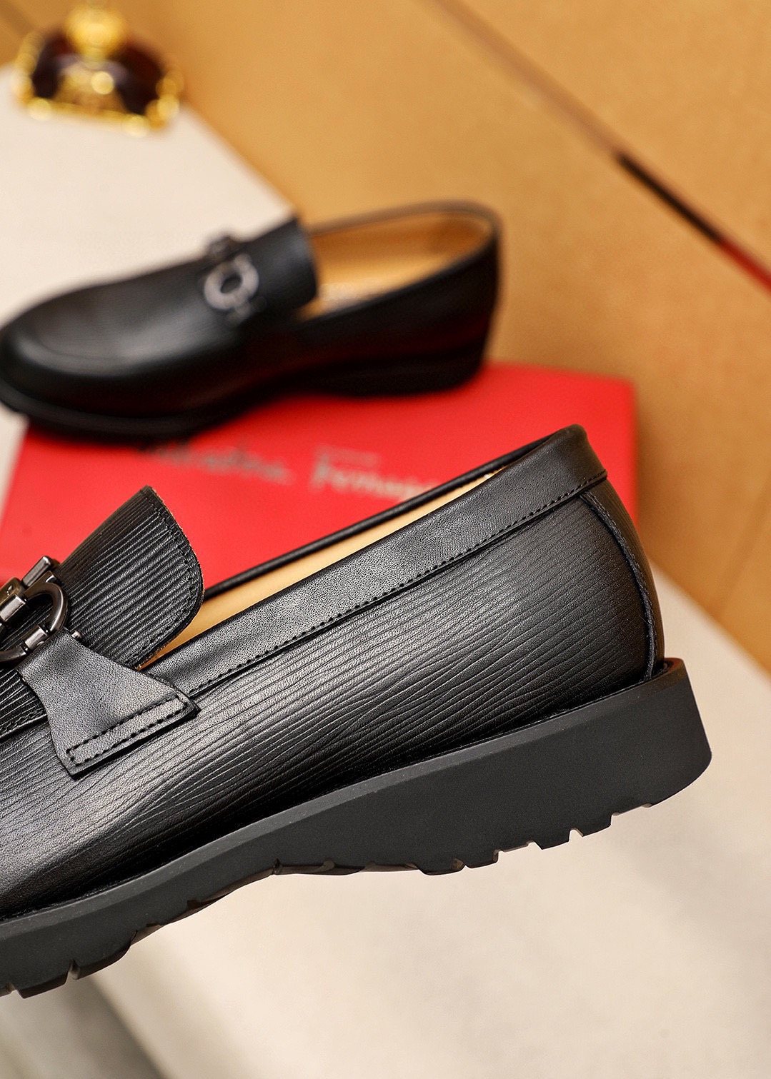 Ferragamo Men's Black Textured Bit Loafers - Rounded Toe